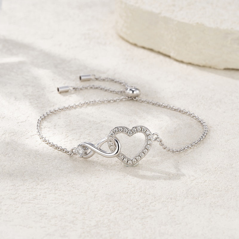 A Luxurious And Fashionable Minimalist Jewelry Bracelet Featuring Top-quality Moissanite, Made Of S925 Silver Electroplated With Platinum.