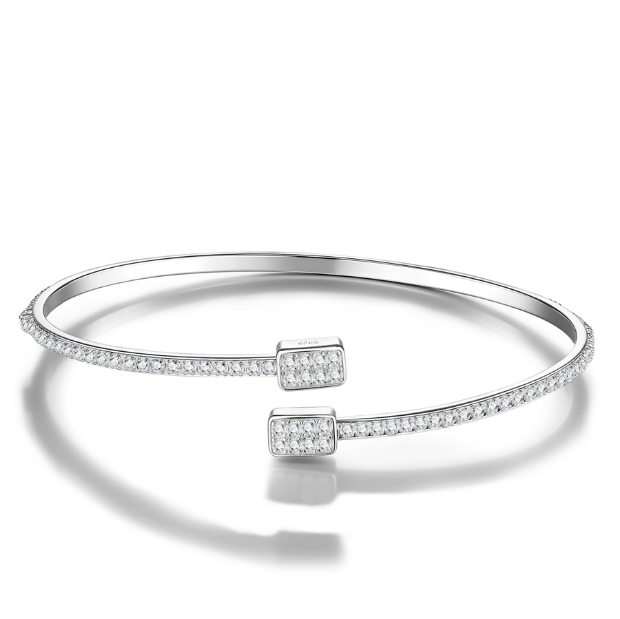 A Luxurious And Fashionable Minimalist Jewelry Bracelet Featuring Top-quality Moissanite, Made Of S925 Silver Electroplated With Platinum.